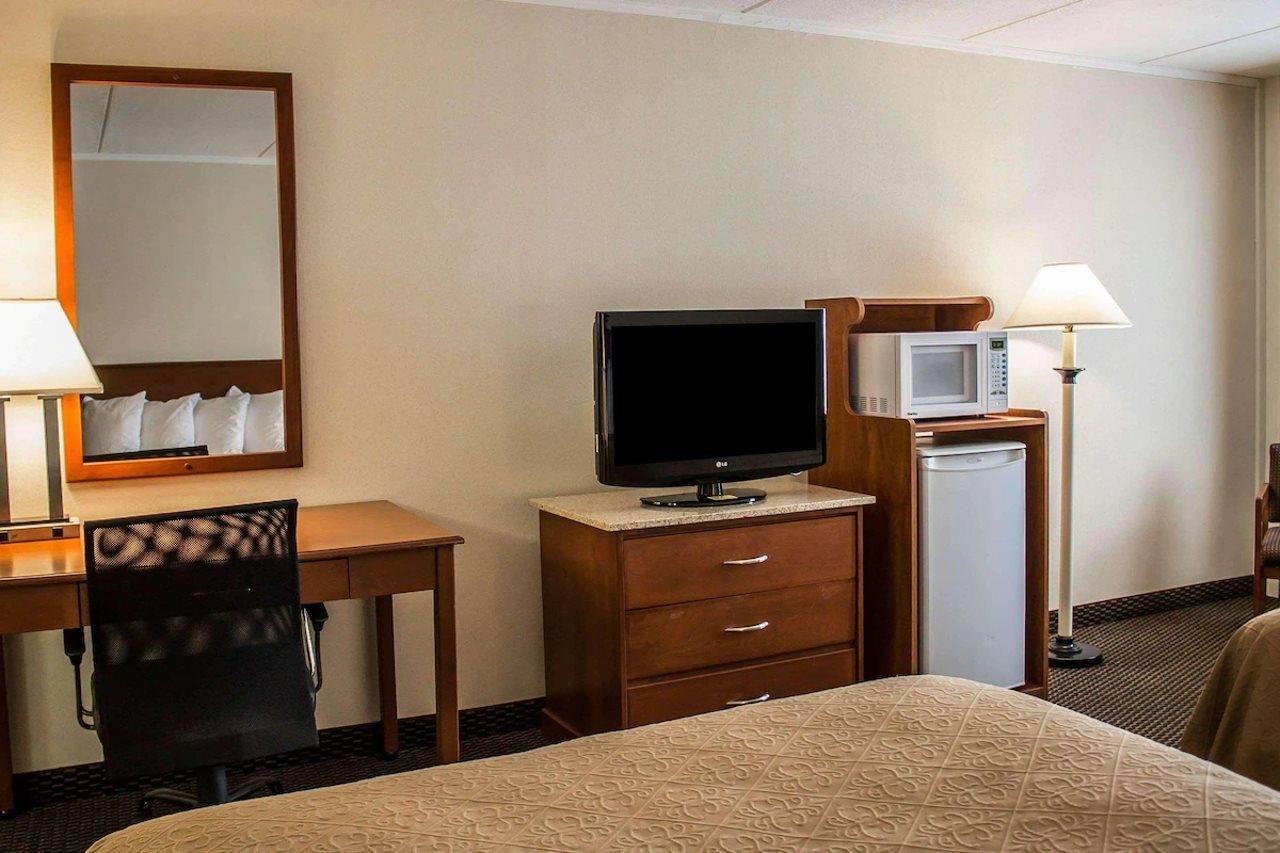 Baymont By Wyndham Youngstown Exterior foto